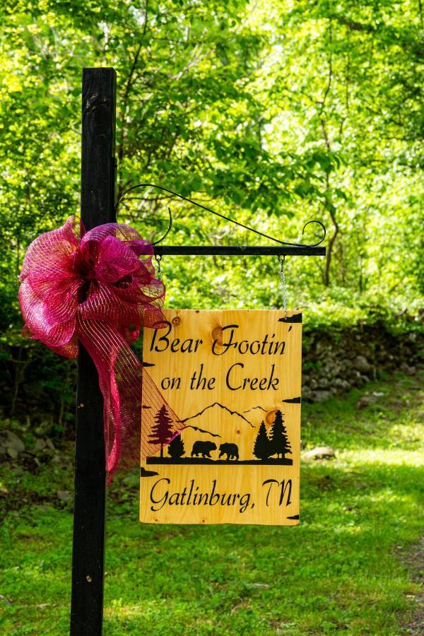 Bear Footin' On The Creek Βίλα Gatlinburg Εξωτερικό φωτογραφία