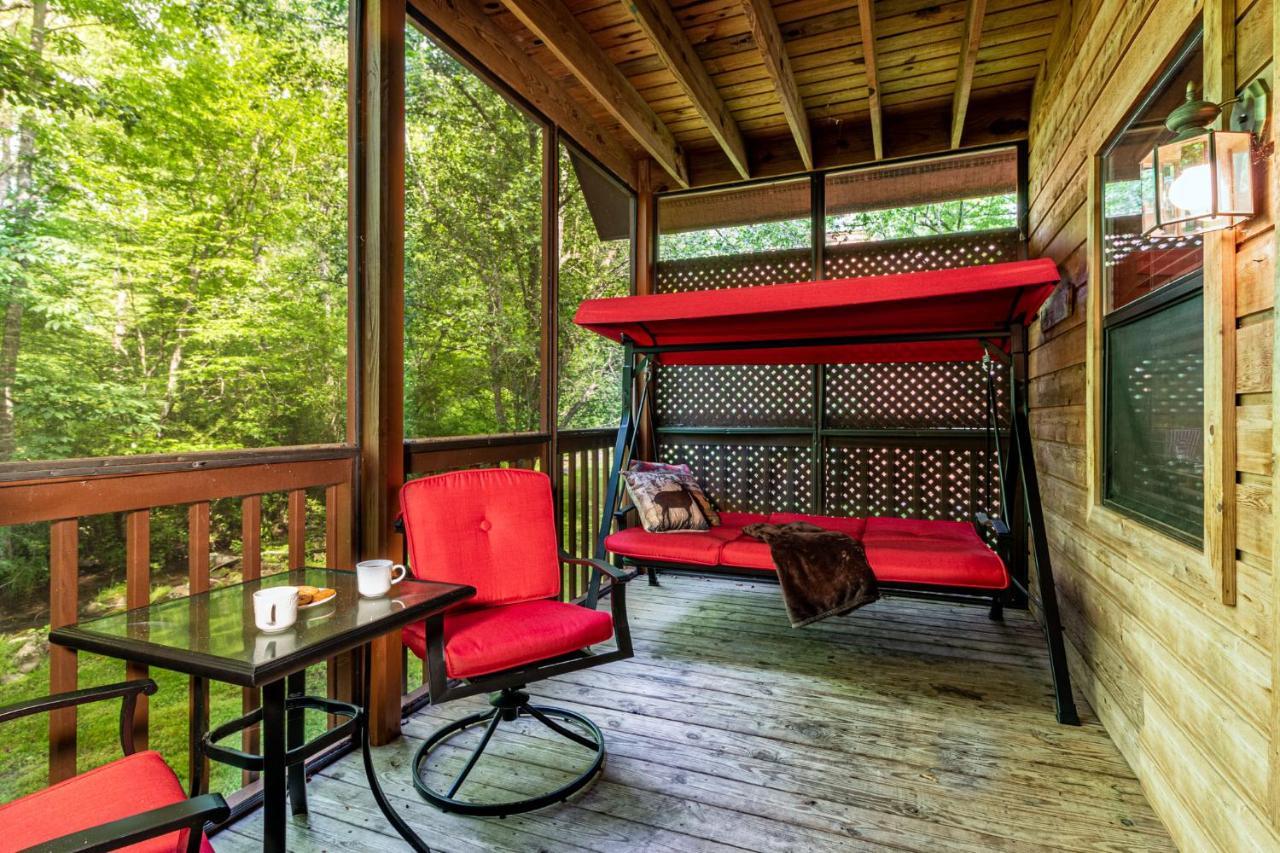 Bear Footin' On The Creek Βίλα Gatlinburg Εξωτερικό φωτογραφία